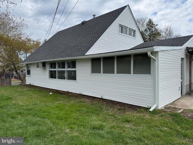 67 HORSESHOE LN, Levittown, PA 19055