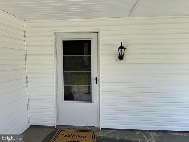 67 HORSESHOE LN, Levittown, PA 19055