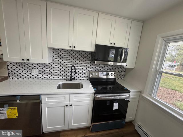 67 HORSESHOE LN, Levittown, PA 19055