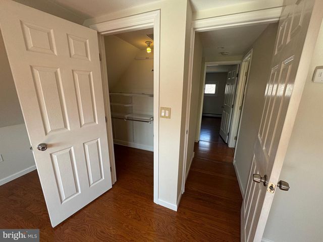 67 HORSESHOE LN, Levittown, PA 19055