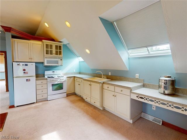 11205 Hampton Ridge Drive, Chardon, OH 44024