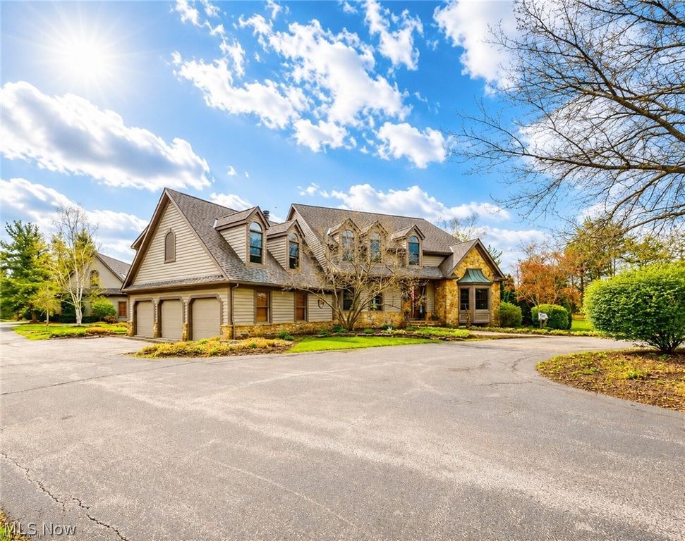 11205 Hampton Ridge Drive, Chardon, OH 44024
