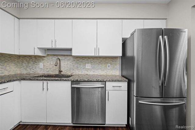39455 Country Lane, Novi, MI 48375