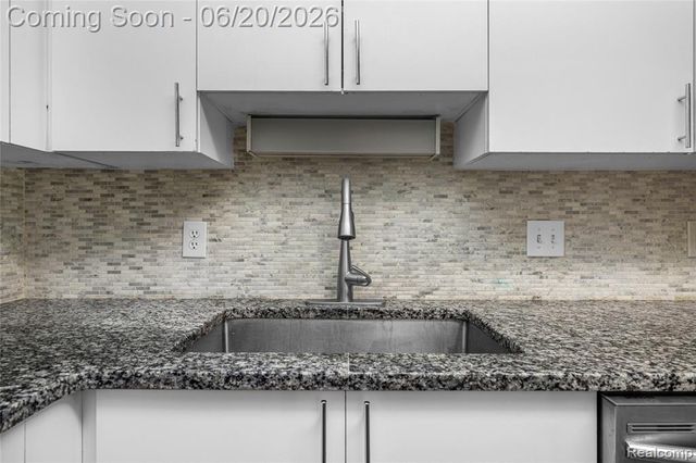 39455 Country Lane, Novi, MI 48375