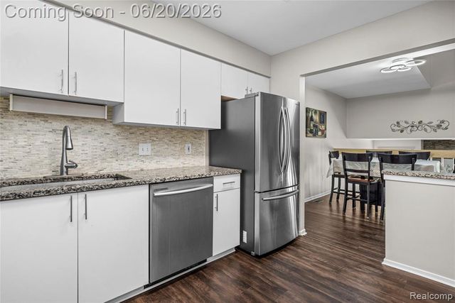39455 Country Lane, Novi, MI 48375