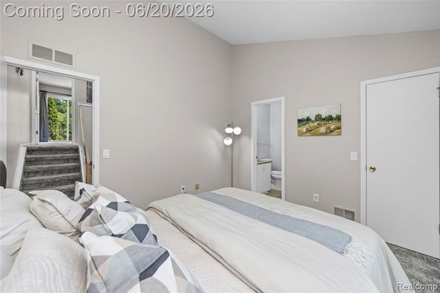 39455 Country Lane, Novi, MI 48375