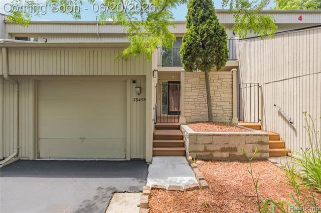 39455 Country Lane, Novi, MI 48375