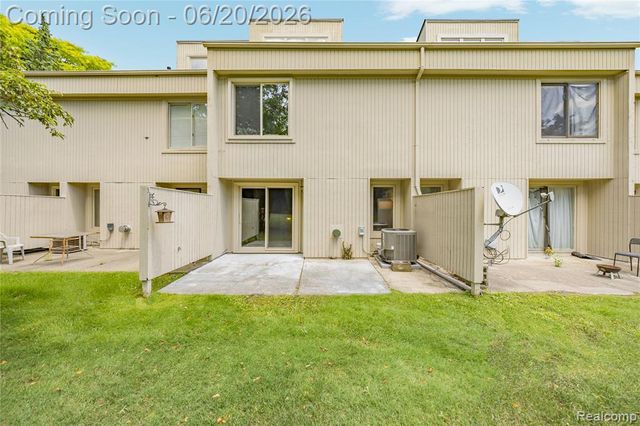 39455 Country Lane, Novi, MI 48375