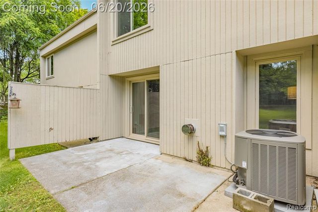39455 Country Lane, Novi, MI 48375