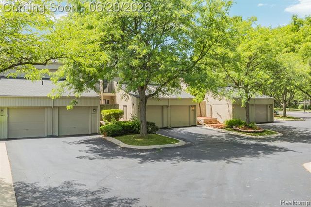 39455 Country Lane, Novi, MI 48375
