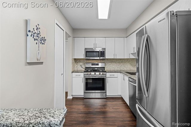 39455 Country Lane, Novi, MI 48375