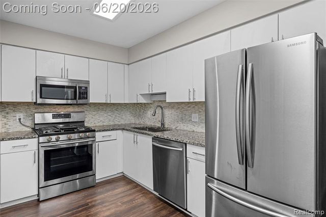 39455 Country Lane, Novi, MI 48375