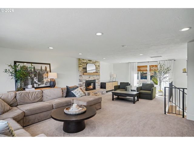 4918 VIEWCREST Rd S, Salem, OR 97302