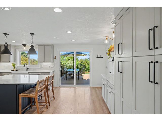 4918 VIEWCREST Rd S, Salem, OR 97302