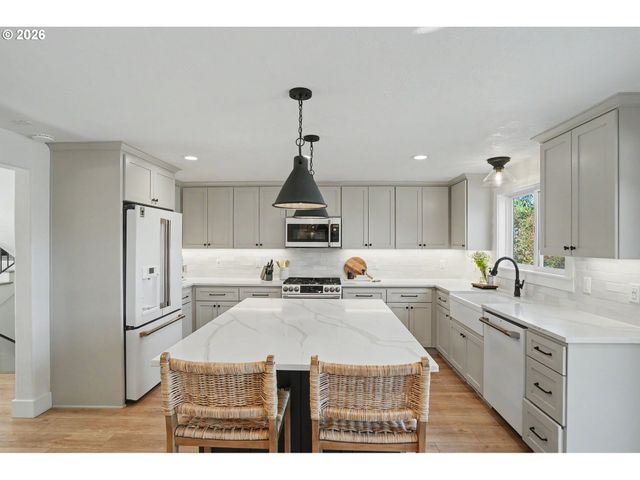 4918 VIEWCREST Rd S, Salem, OR 97302