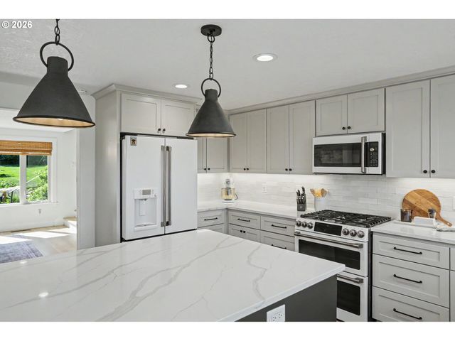 4918 VIEWCREST Rd S, Salem, OR 97302