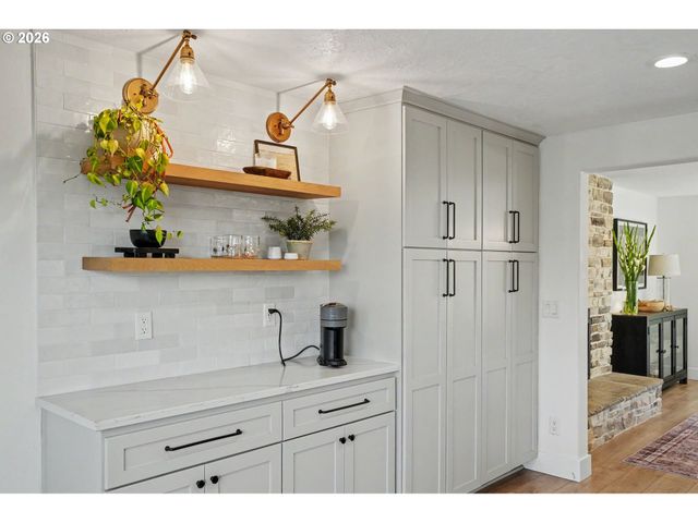 4918 VIEWCREST Rd S, Salem, OR 97302