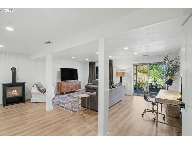 4918 VIEWCREST Rd S, Salem, OR 97302