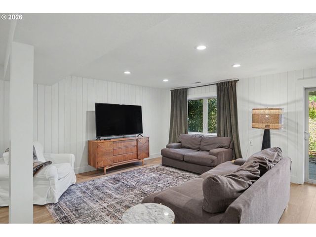 4918 VIEWCREST Rd S, Salem, OR 97302