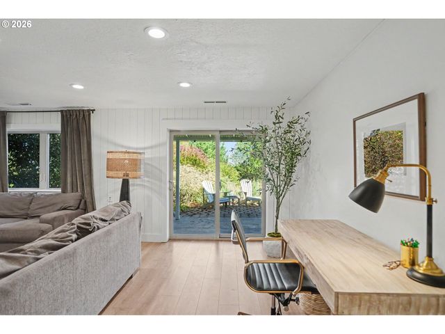 4918 VIEWCREST Rd S, Salem, OR 97302