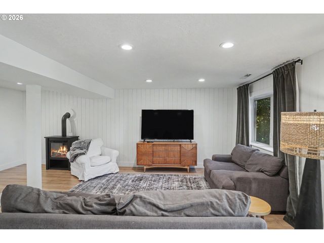 4918 VIEWCREST Rd S, Salem, OR 97302