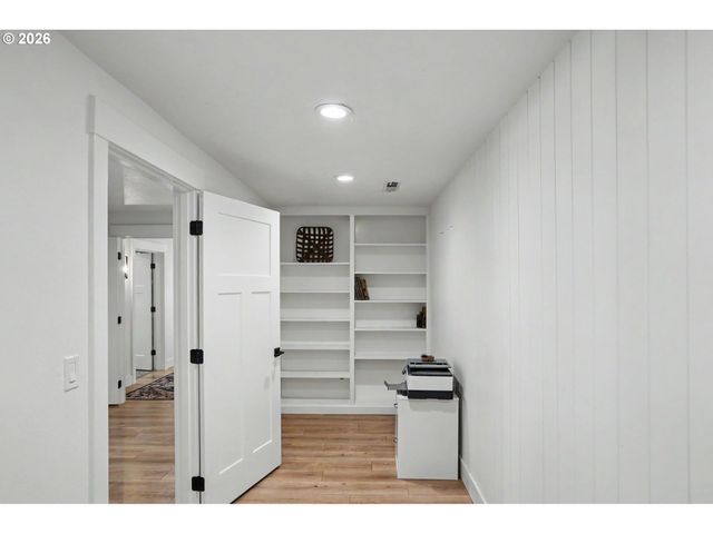 4918 VIEWCREST Rd S, Salem, OR 97302