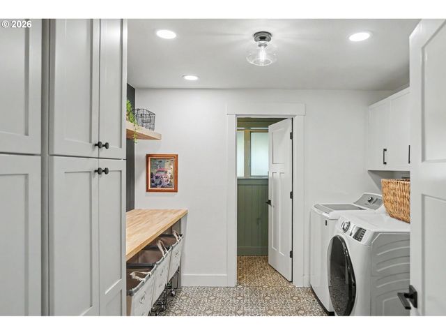 4918 VIEWCREST Rd S, Salem, OR 97302