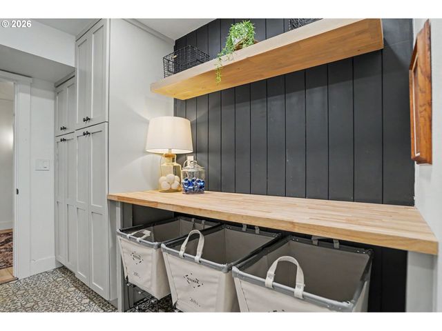 4918 VIEWCREST Rd S, Salem, OR 97302
