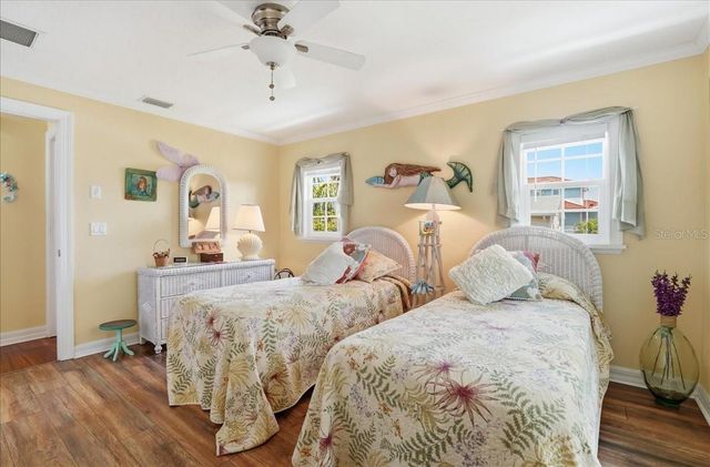 2811 GULF DRIVE, Holmes Beach, FL 34217