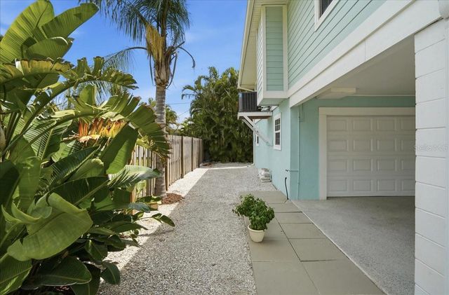 2811 GULF DRIVE, Holmes Beach, FL 34217