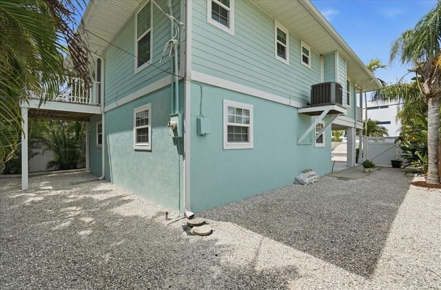 2811 GULF DRIVE, Holmes Beach, FL 34217