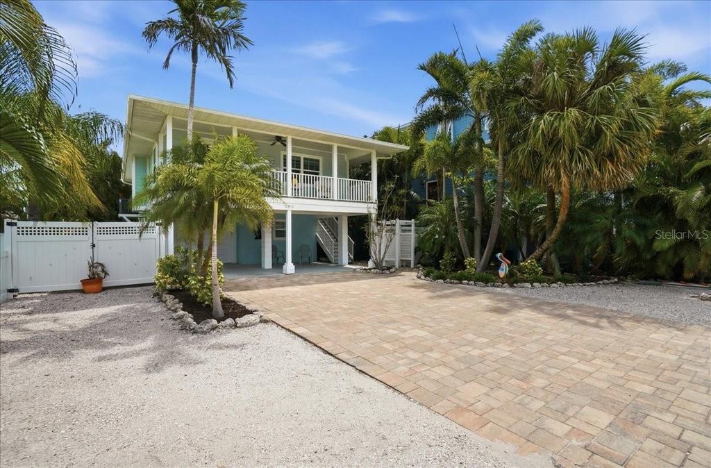 2811 GULF DRIVE, HOLMES BEACH, FL 34217 — photo 2