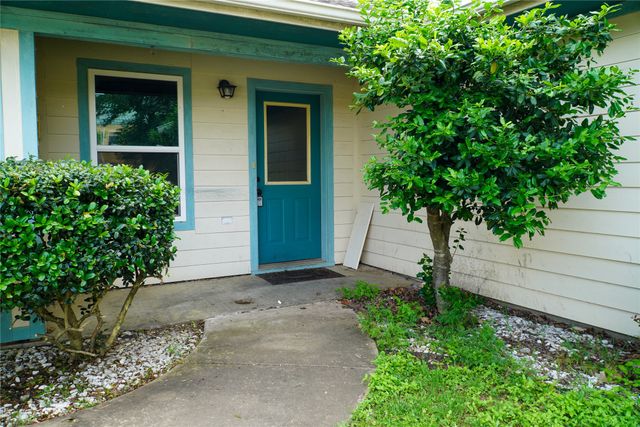 207 W Hillcrest Street B, Keene, TX 76059