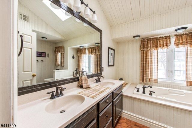 20 Windjammer Dr, Jefferson Twp., NJ 07849