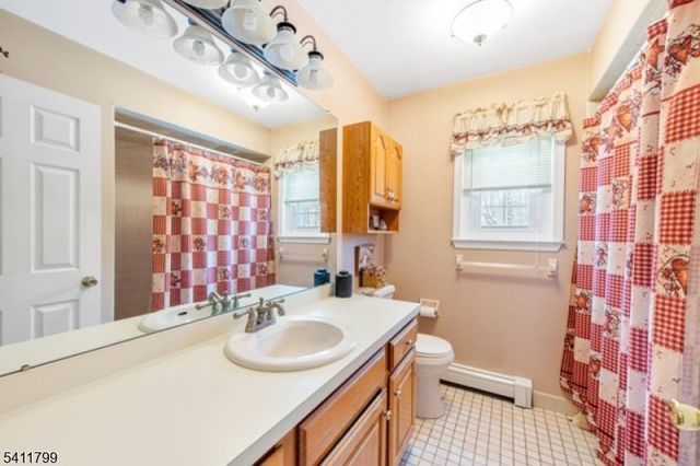 20 Windjammer Dr, Jefferson Twp., NJ 07849