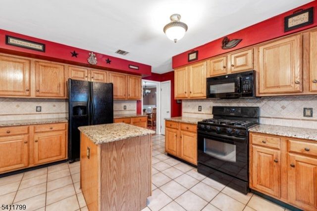 20 Windjammer Dr, Jefferson Twp., NJ 07849