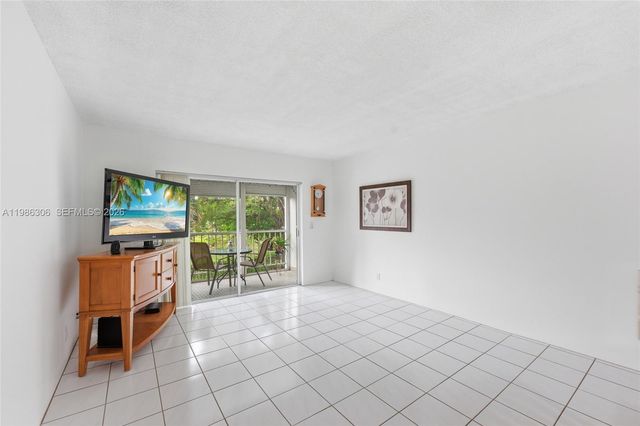 1201 Hillcrest Ct 209, Hollywood, FL 33021