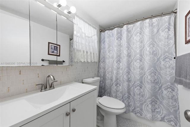 1201 Hillcrest Ct 209, Hollywood, FL 33021