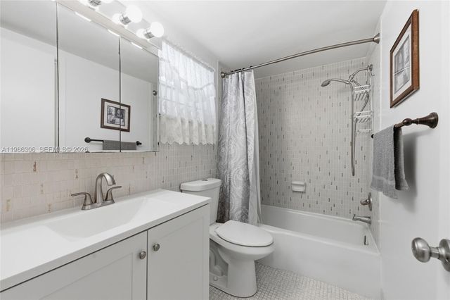 1201 Hillcrest Ct 209, Hollywood, FL 33021