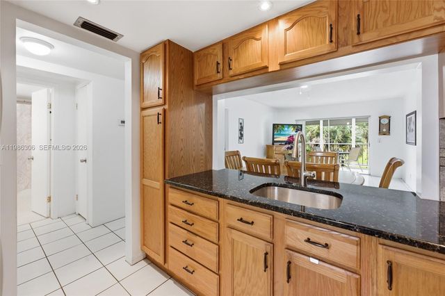 1201 Hillcrest Ct 209, Hollywood, FL 33021