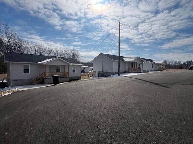 225 Iris Ln, Crossville, TN 38555