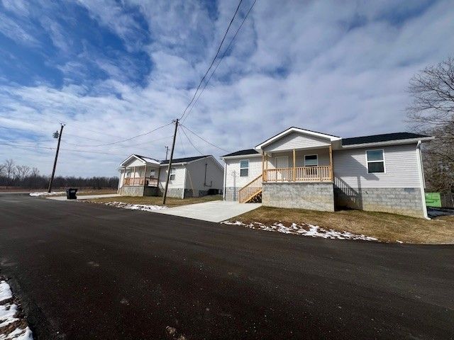 225 Iris Ln, Crossville, TN 38555