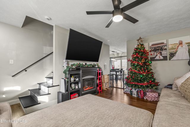 2312 Crestpark Rd, Knoxville, TN 37912