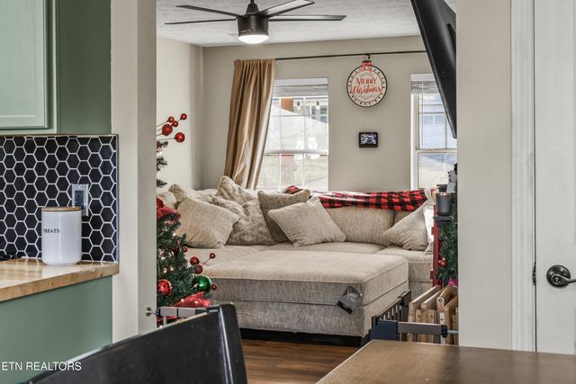 2312 Crestpark Rd, Knoxville, TN 37912