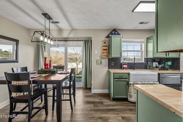 2312 Crestpark Rd, Knoxville, TN 37912