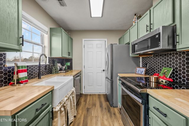 2312 Crestpark Rd, Knoxville, TN 37912