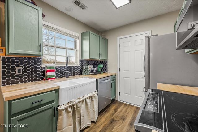 2312 Crestpark Rd, Knoxville, TN 37912