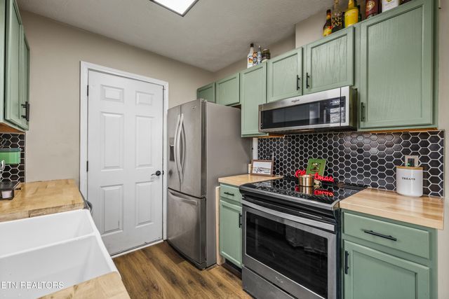 2312 Crestpark Rd, Knoxville, TN 37912