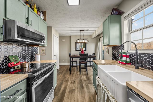 2312 Crestpark Rd, Knoxville, TN 37912