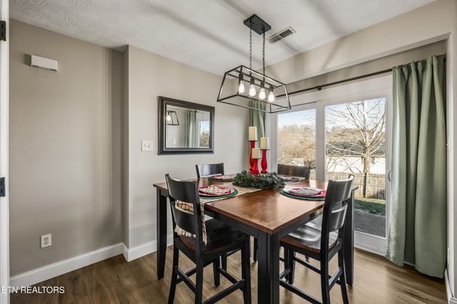 2312 Crestpark Rd, Knoxville, TN 37912